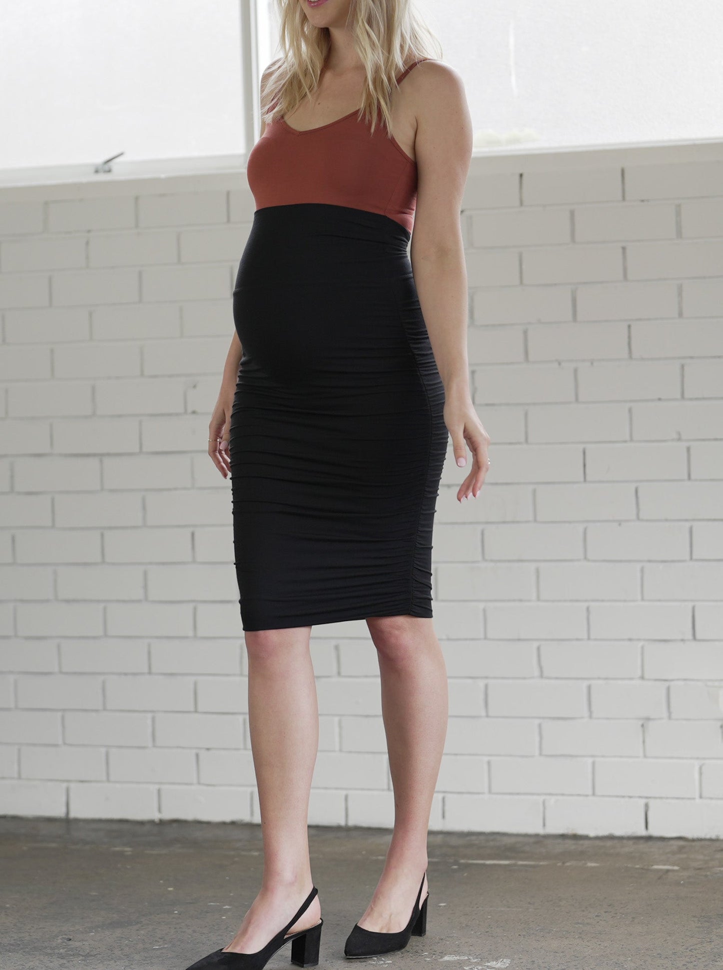 "The Ruched" Maternity Midi Skirt in Black (6724311842910)