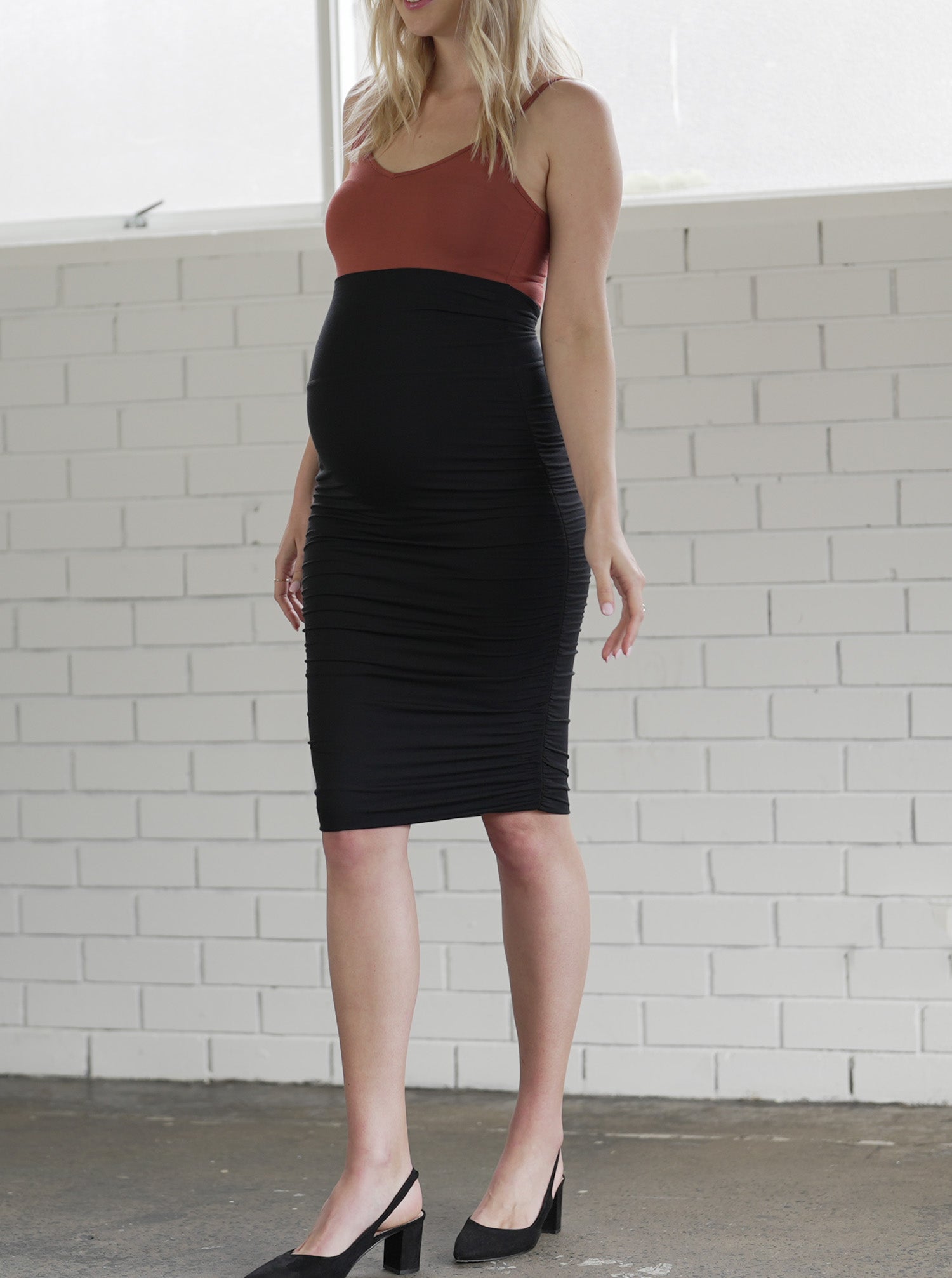 "The Ruched" Maternity Midi Skirt in Black (6724311842910)