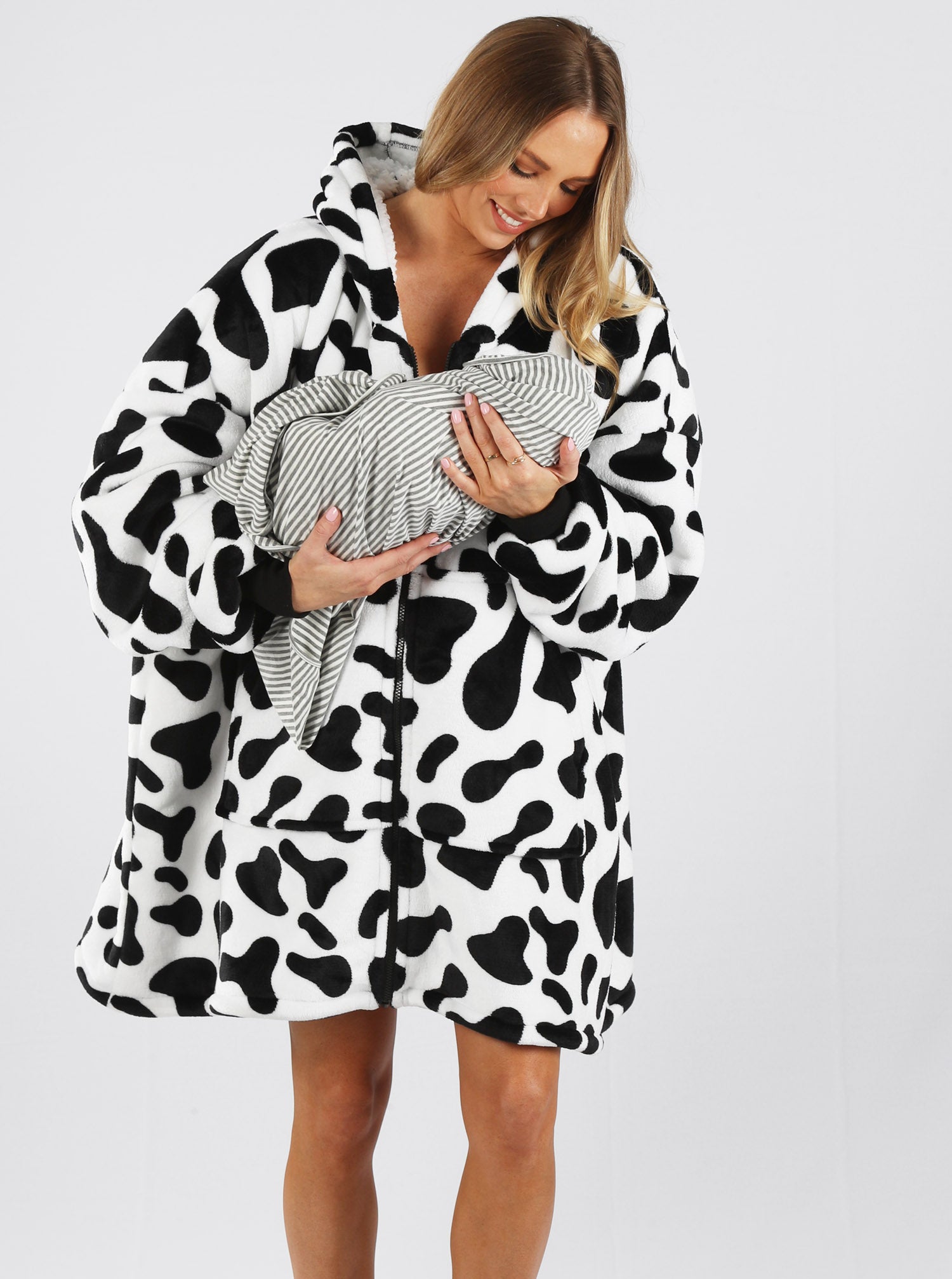 Moozie Mama Maternity & Nursing Hoodie Blanket Zip-up Cow Print (6654004822119)